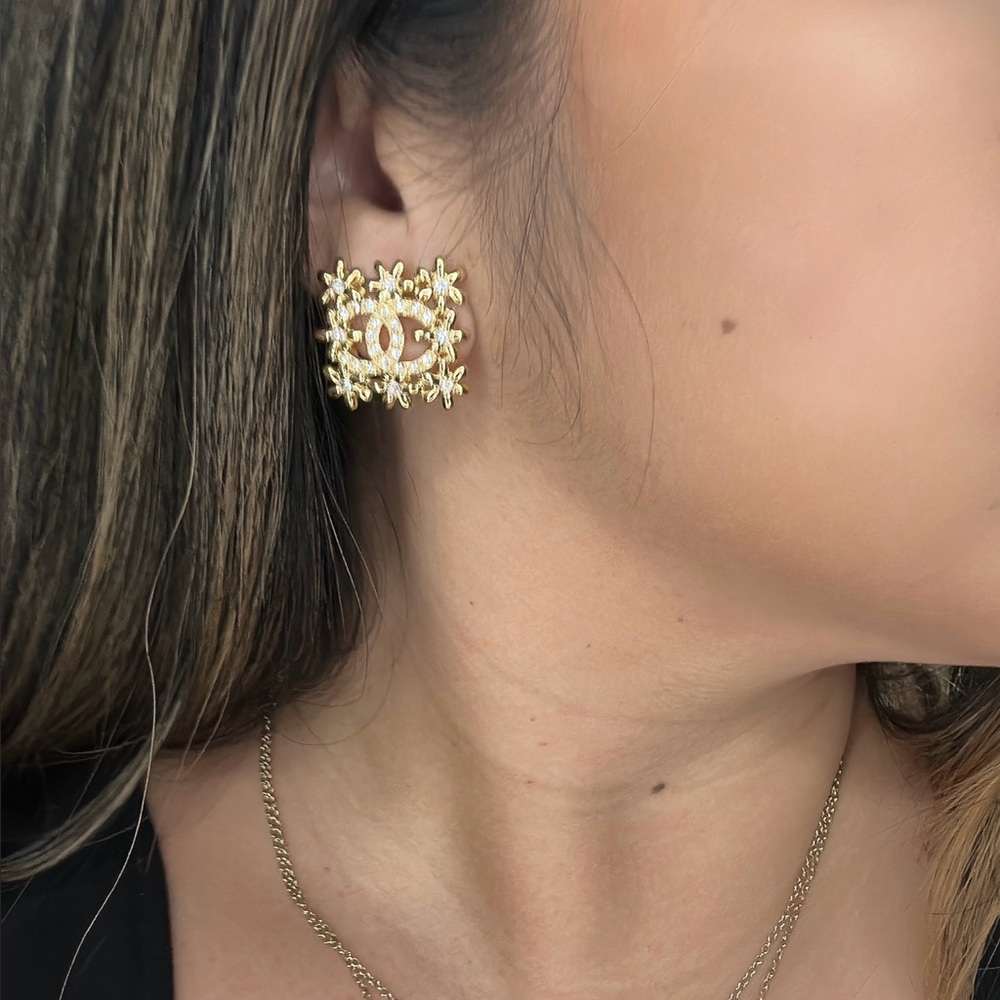 Chanel Square Crystal CC Gold Stud Earrings - Picture 3 of 8